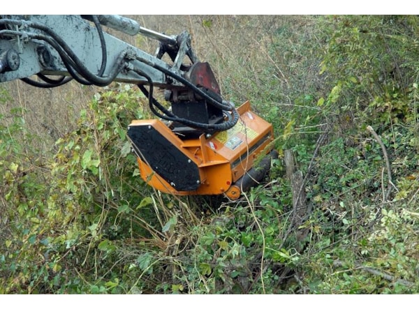 Tocator vegetatie - excavator Berti RA/SB  115  -- midiexcavator 7.5 - 9.5 tone, Ø 7cm de vanzare
